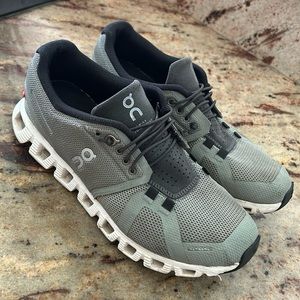 ON RUNNING GRAY SNEAKERS
